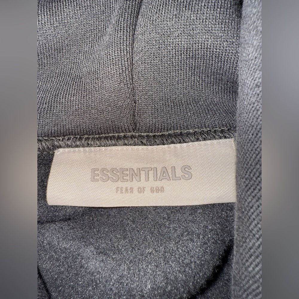 NWT $280 Fear of God Essentials 1977 Hoodie Iron Black Size XL - Picture 3 of 4